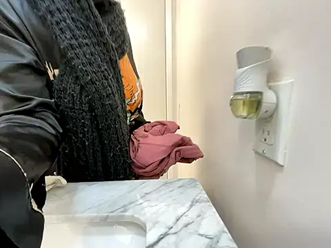 Snapshot of wynterheat chatting on January 12, 5:11 pm wynterheat online show from January 12, 5:11 pm