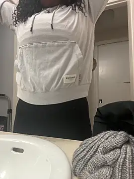 Snapshot of wynterheat chatting on January 16, 8:11 am wynterheat online show from January 16, 8:11 am