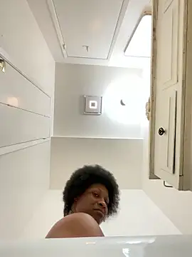 Snapshot of wynterheat chatting on January 19, 6:42 am wynterheat online show from January 19, 6:42 am