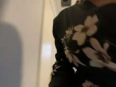 Snapshot of wynterheat chatting on January 30, 1:22 am wynterheat online show from January 30, 1:22 am