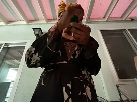 Snapshot of wynterheat chatting on February 10, 7:28 pm wynterheat online show from February 10, 7:28 pm