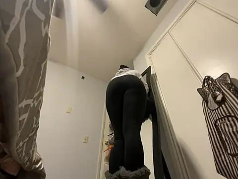 Snapshot of wynterheat chatting on February 14, 9:34 am wynterheat online show from February 14, 9:34 am