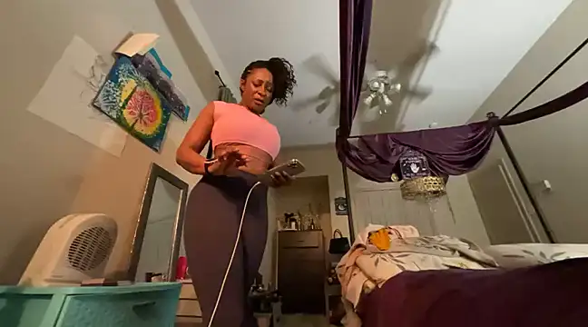 Snapshot of wynterheat chatting on March 13, 6:37 am wynterheat online show from March 13, 6:37 am