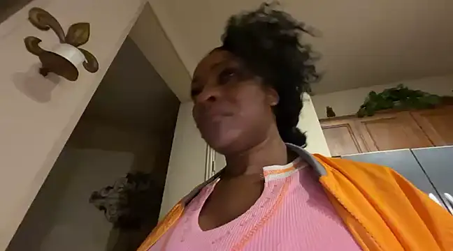 Snapshot of wynterheat chatting on March 13, 9:43 am wynterheat online show from March 13, 9:43 am