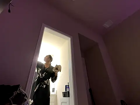 Snapshot of wynterheat chatting on September 10, 5:40 am wynterheat online show from September 10, 5:40 am