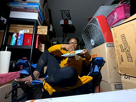 Snapshot of wynterheat chatting on October 27, 9:24 am wynterheat online show from October 27, 9:24 am