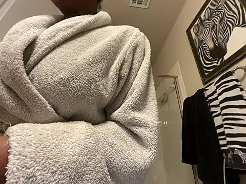 Snapshot of wynterheat chatting on November 9, 1:42 pm wynterheat online show from November 9, 1:42 pm