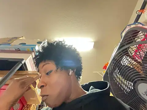 Snapshot of wynterheat chatting on November 10, 3:27 am wynterheat online show from November 10, 3:27 am