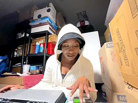 Snapshot of wynterheat chatting on December 2, 7:57 am wynterheat online show from December 2, 7:57 am