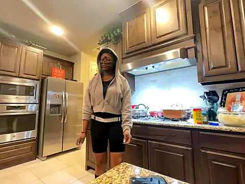 Snapshot of wynterheat chatting on December 15, 3:55 am wynterheat online show from December 15, 3:55 am