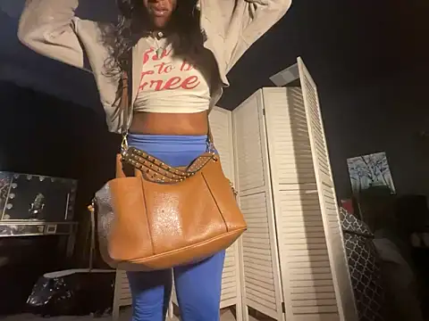 Snapshot of wynterheat chatting on May 19, 8:37 pm wynterheat online show from May 19, 8:37 pm
