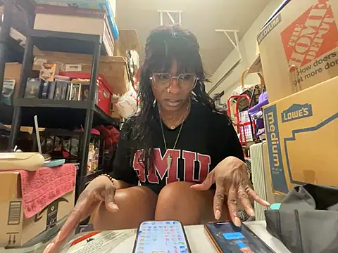 Snapshot of wynterheat chatting on May 27, 4:20 am wynterheat online show from May 27, 4:20 am