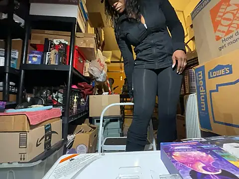 Snapshot of wynterheat chatting on June 6, 10:20 am wynterheat online show from June 6, 10:20 am