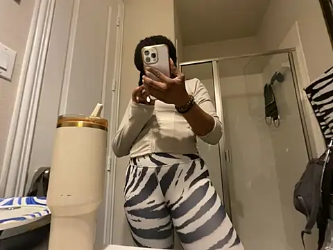 Snapshot of wynterheat chatting on June 11, 5:05 am wynterheat online show from June 11, 5:05 am
