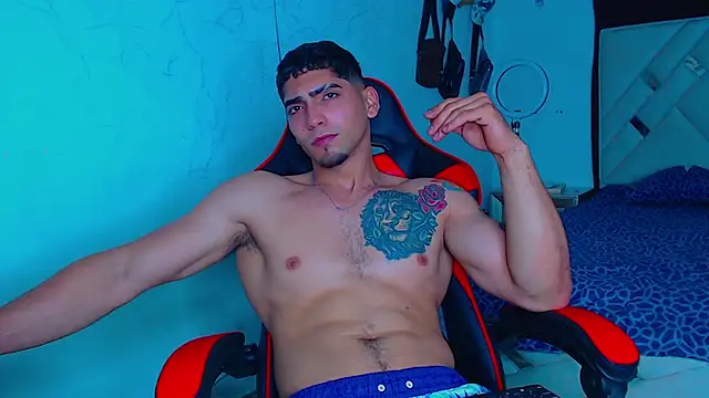 Snapshot of Rich_boy01 chatting on March 10, 10:37 am Rich boy01 online show from March 10, 10:37 am
