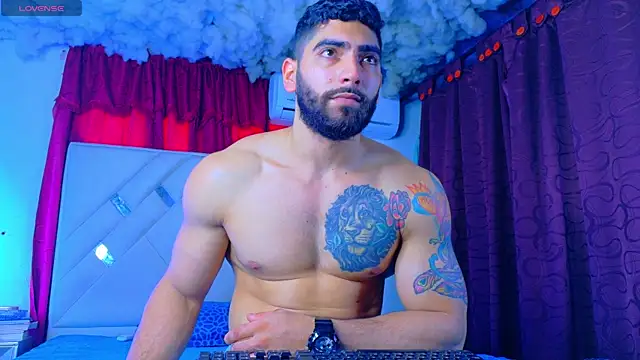 Snapshot of Rich_boy01 chatting on May 14, 2:35 pm Rich boy01 online show from May 14, 2:35 pm