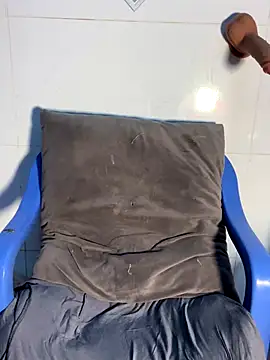 Snapshot of Bella_cum chatting on December 3, 2:26 pm Bella cum online show from December 3, 2:26 pm