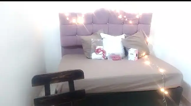 Snapshot of Suxxxy_ chatting on March 13, 3:50 pm Suxxxy online show from March 13, 3:50 pm