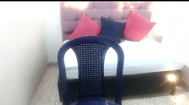 Snapshot of Suxxxy_ chatting on March 15, 1:07 pm Suxxxy online show from March 15, 1:07 pm