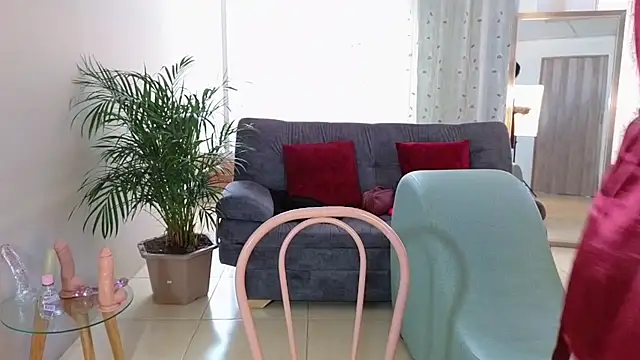 Snapshot of camil_milfdream chatting on February 10, 1:44 pm camil milfdream online show from February 10, 1:44 pm