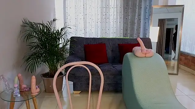 Snapshot of camil_milfdream chatting on February 10, 4:47 pm camil milfdream online show from February 10, 4:47 pm