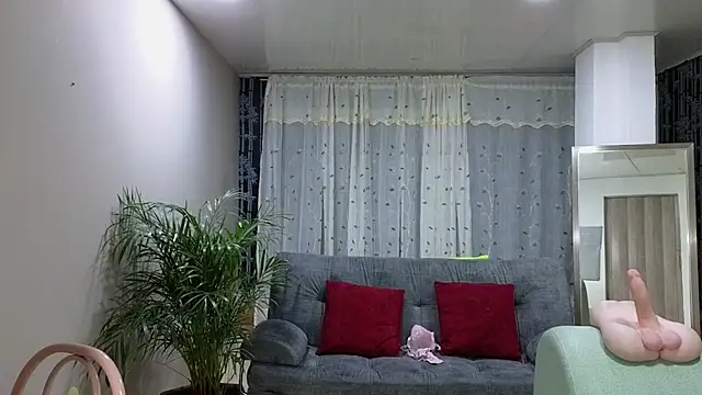 Snapshot of camil_milfdream chatting on February 16, 10:32 am camil milfdream online show from February 16, 10:32 am