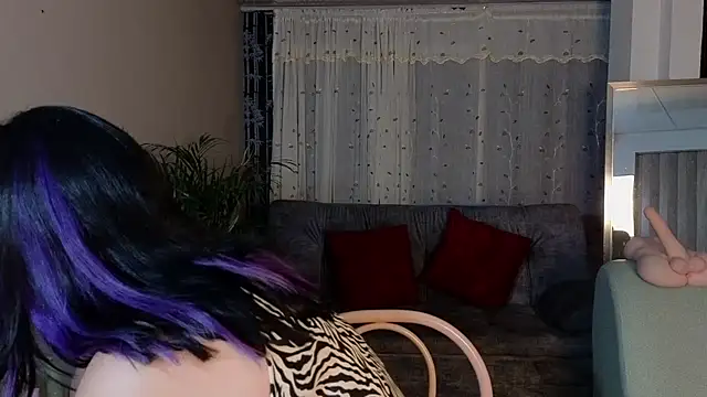 Snapshot of camil_milfdream chatting on March 7, 10:24 am camil milfdream online show from March 7, 10:24 am