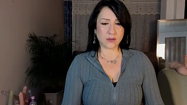 Snapshot of camil_milfdream chatting on March 14, 11:01 am camil milfdream online show from March 14, 11:01 am