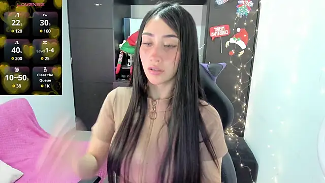 Snapshot of Emilytafur chatting on December 31, 1:15 am Emilytafur online show from December 31, 1:15 am