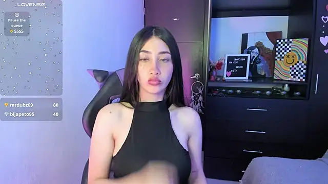 Snapshot of Emilytafur chatting on January 11, 2:30 am Emilytafur online show from January 11, 2:30 am