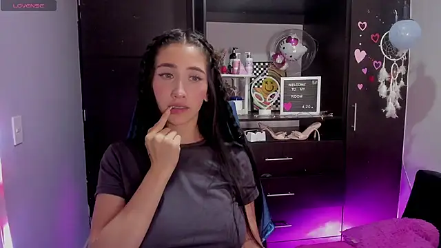 Snapshot of Emilytafur chatting on January 16, 12:58 am Emilytafur online show from January 16, 12:58 am