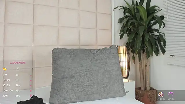 Nia Bunny online show from January 27, 1:30 pm