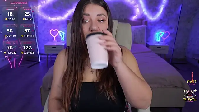 Snapshot of JulietDream chatting on March 10, 6:49 am JulietDream online show from March 10, 6:49 am