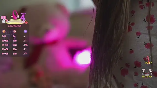 Snapshot of JulietDream chatting on November 16, 7:36 am JulietDream online show from November 16, 7:36 am