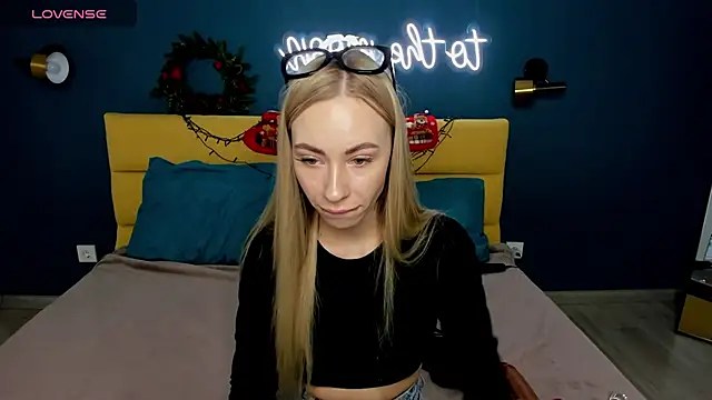 Snapshot of Diana_Garrett chatting on December 13, 8:51 am Diana Garrett online show from December 13, 8:51 am