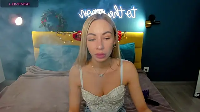 Snapshot of Diana_Garrett chatting on December 16, 9:03 am Diana Garrett online show from December 16, 9:03 am