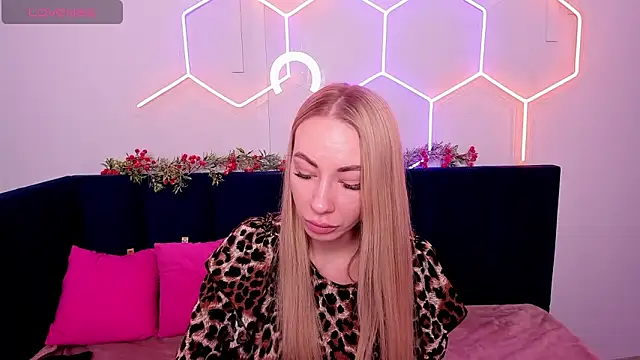 Snapshot of Diana_Garrett chatting on January 12, 8:57 am Diana Garrett online show from January 12, 8:57 am