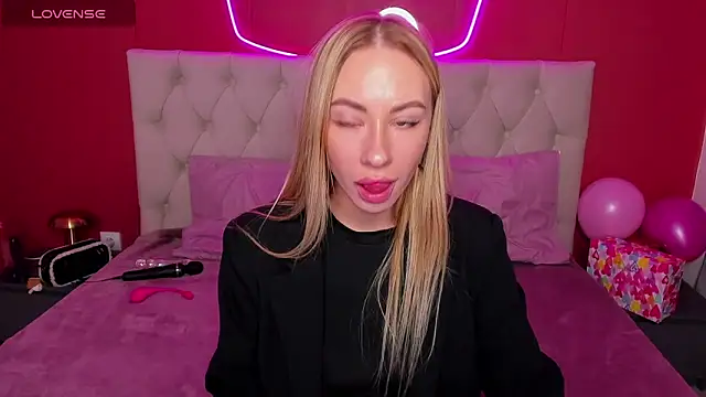 Snapshot of Diana_Garrett chatting on February 14, 8:52 am Diana Garrett online show from February 14, 8:52 am