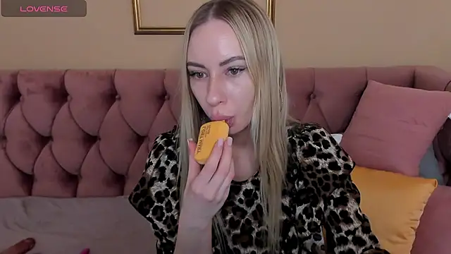 Snapshot of Diana_Garrett chatting on February 23, 1:46 am Diana Garrett online show from February 23, 1:46 am