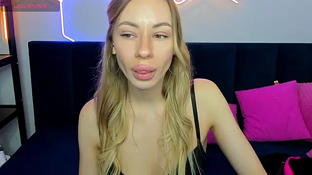 Snapshot of Diana_Garrett chatting on October 12, 1:37 am Diana Garrett online show from October 12, 1:37 am