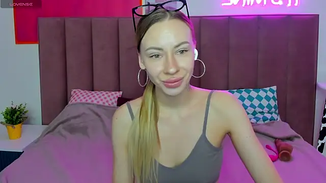 Snapshot of Diana_Garrett chatting on October 16, 1:50 am Diana Garrett online show from October 16, 1:50 am