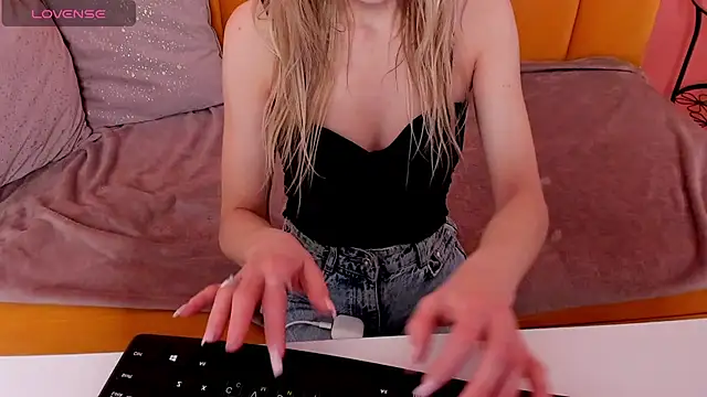 Diana Garrett online show from November 26, 1:39 am