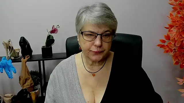 Snapshot of IrisDream chatting on December 13, 7:15 am IrisDream online show from December 13, 7:15 am