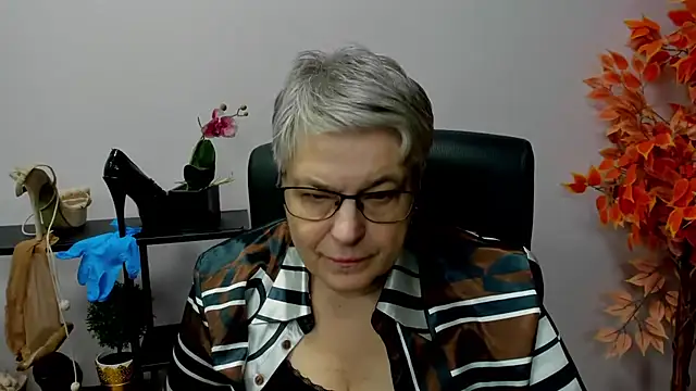 Snapshot of IrisDream chatting on December 16, 10:50 am IrisDream online show from December 16, 10:50 am