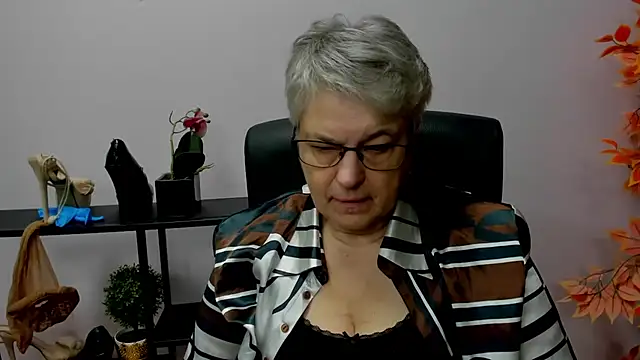 Snapshot of IrisDream chatting on December 17, 7:18 am IrisDream online show from December 17, 7:18 am