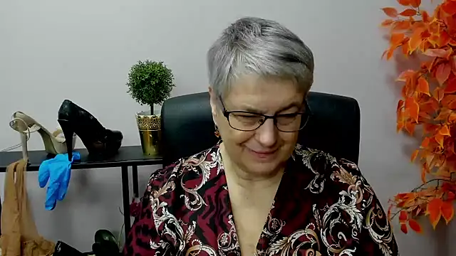 Snapshot of IrisDream chatting on December 19, 7:18 am IrisDream online show from December 19, 7:18 am