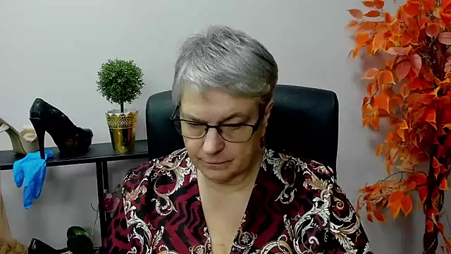 Snapshot of IrisDream chatting on December 19, 10:24 am IrisDream online show from December 19, 10:24 am