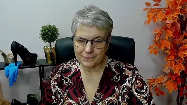 Snapshot of IrisDream chatting on December 19, 1:29 pm IrisDream online show from December 19, 1:29 pm