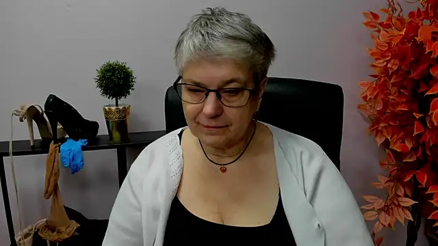 Snapshot of IrisDream chatting on December 20, 7:12 am IrisDream online show from December 20, 7:12 am