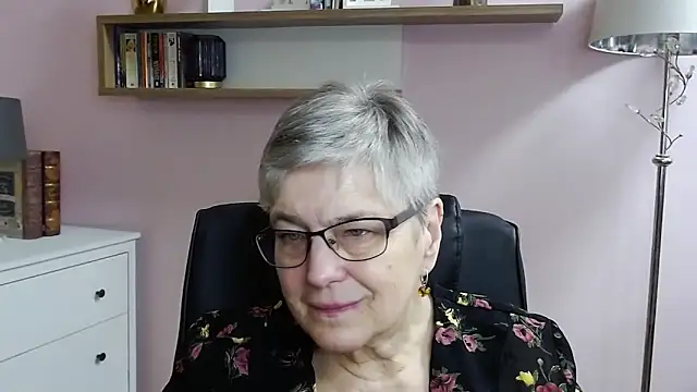 Snapshot of IrisDream chatting on December 23, 10:32 am IrisDream online show from December 23, 10:32 am